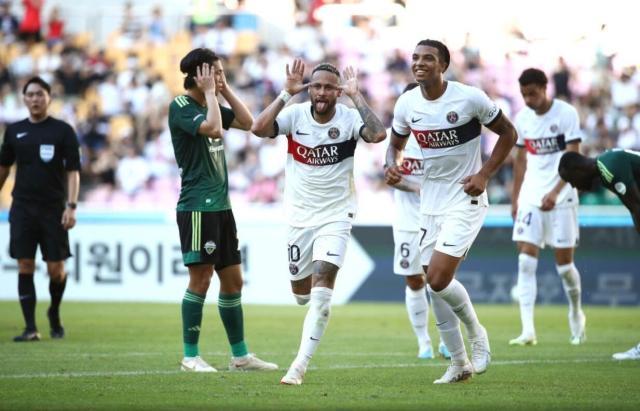 1691116925060025962.jpg neymar-volta-a-i-sambar-i-brasileiro-brilha-e-bisa-na-vitori.jpg